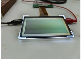 美容仪器LCD显示屏怎么定制？方胜电子解析小尺寸界面与整机配套难题